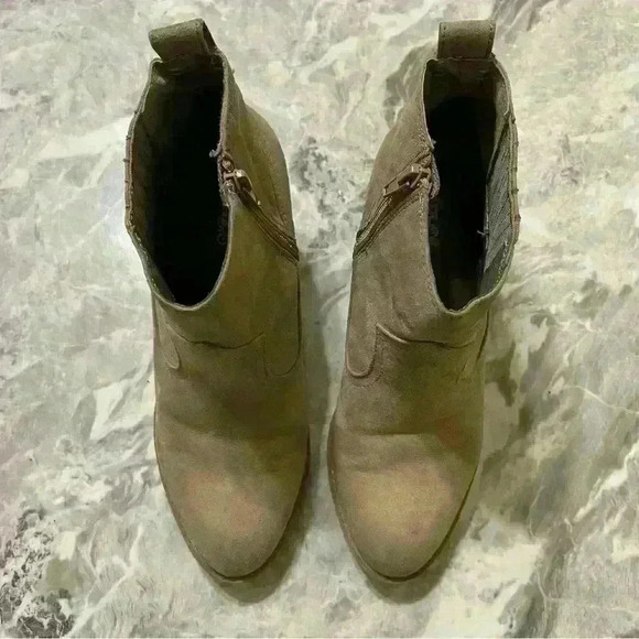 Carlos by Carlos Santana Women's Daisy Block-Heel Booties Doe Beige Size 8M - Picture 2 of 13